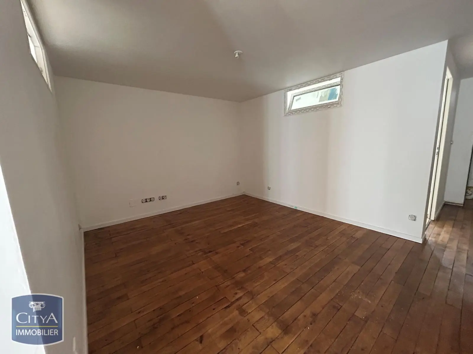 Photo 2 Appartement 1 pièce 9.86m²
