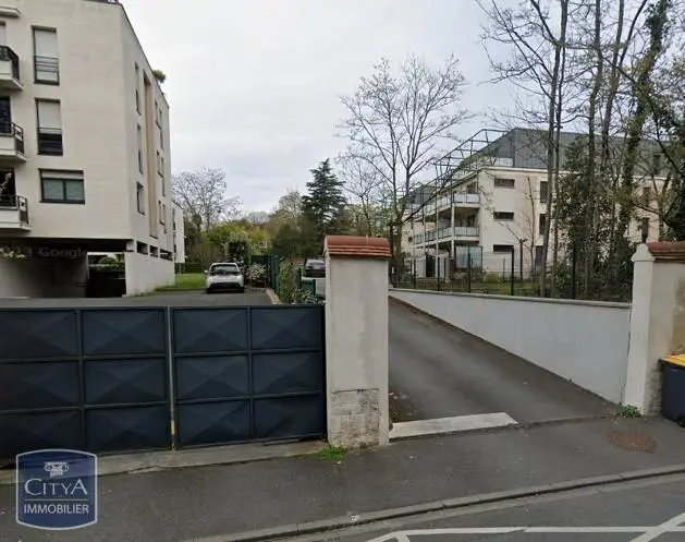 Photo 1 Parking