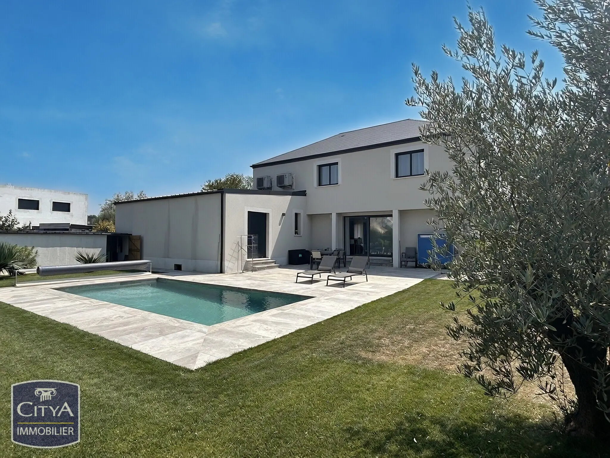 Photo 1 Maison 9 pièces 180m²