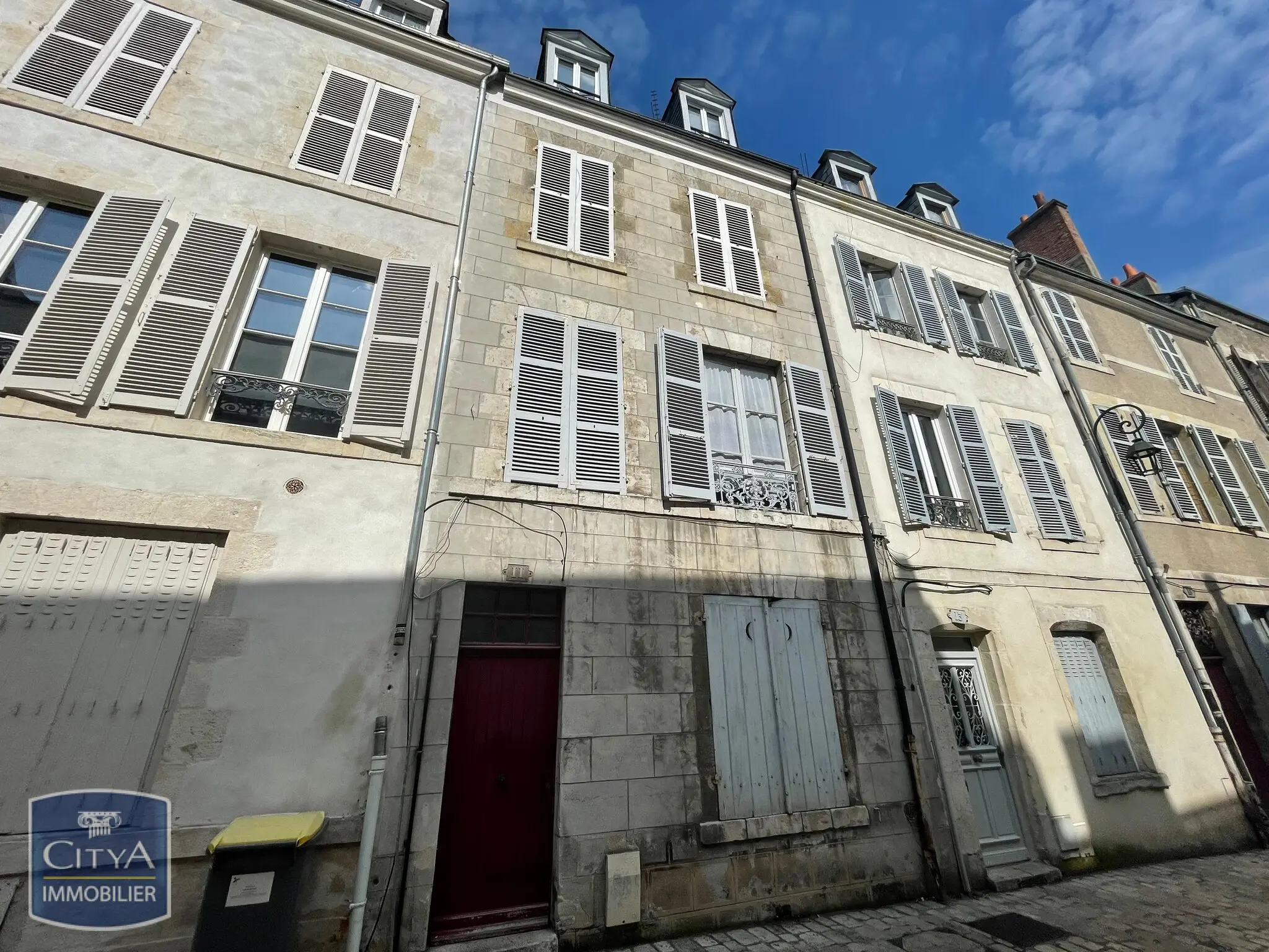 Photo 1 Immeuble 240m²