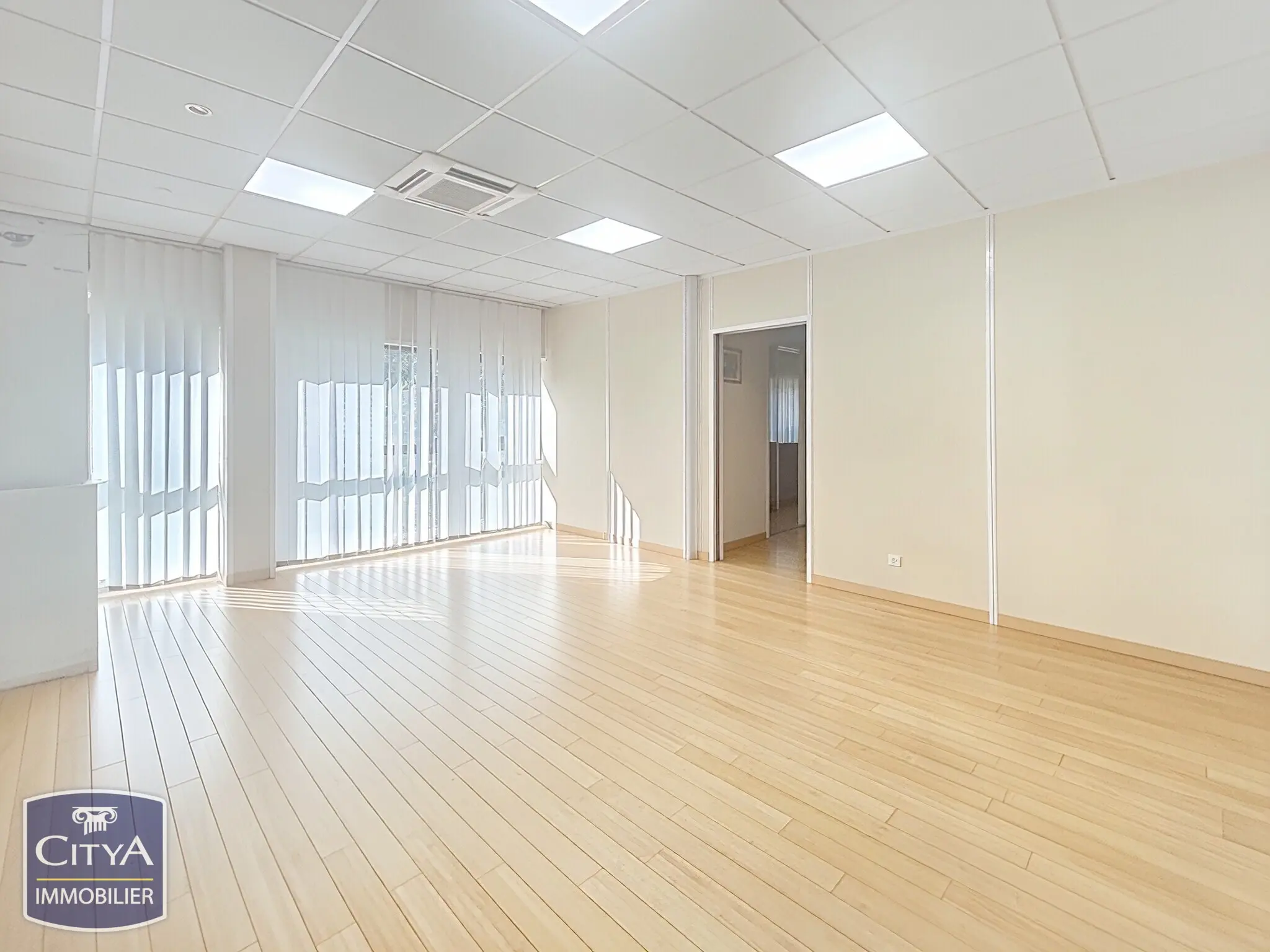 Photo 1 Local Commercial 219.04m²