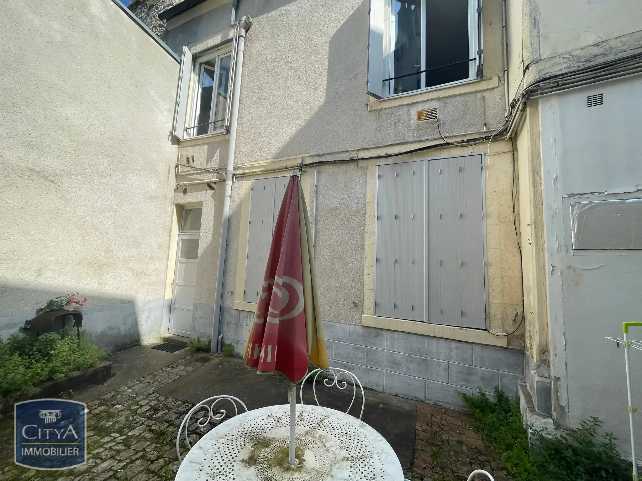 Photo 2 Immeuble 240m²