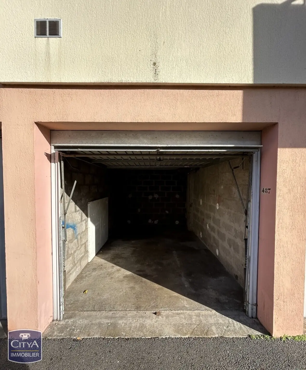 Photo 1 Parking 12m²