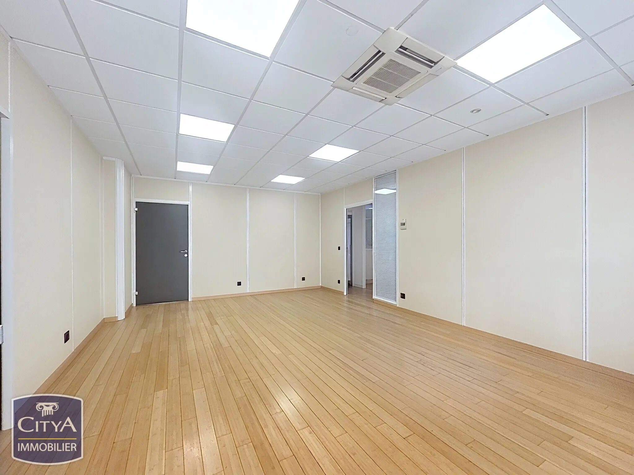 Photo 2 Local Commercial 219.04m²