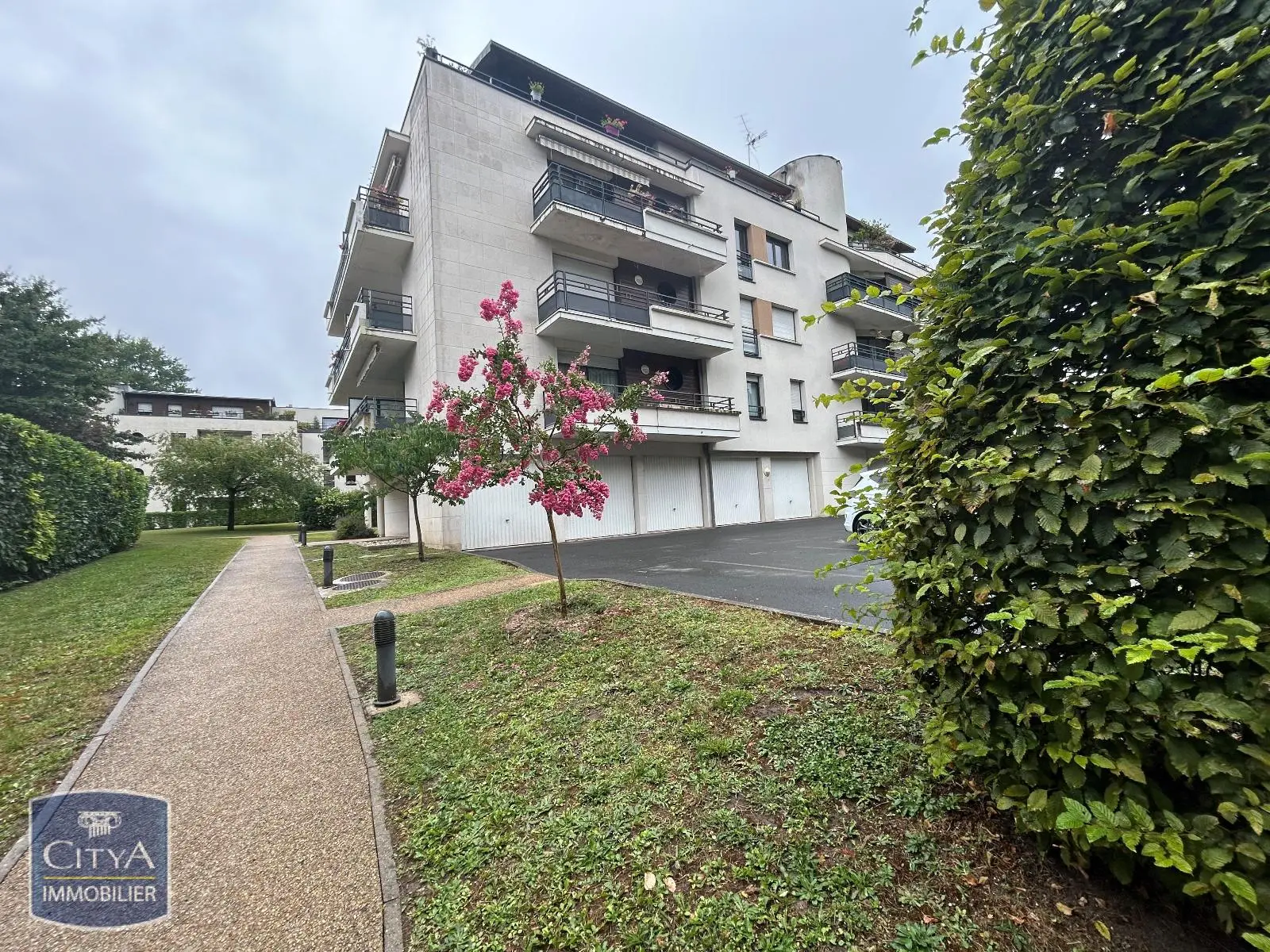 Photo 2 Parking 24m²