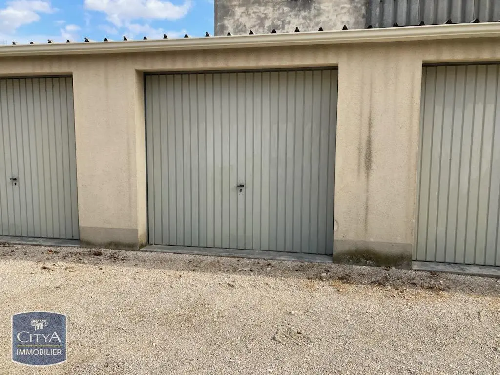 Photo 1 Parking