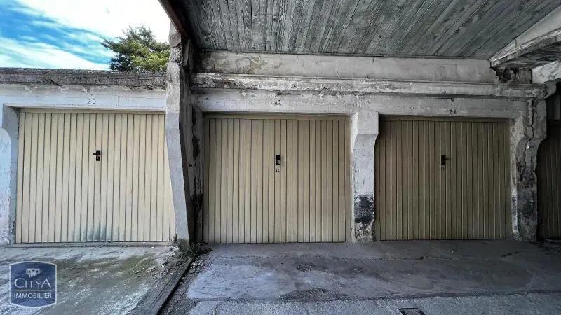 Photo 1 Parking