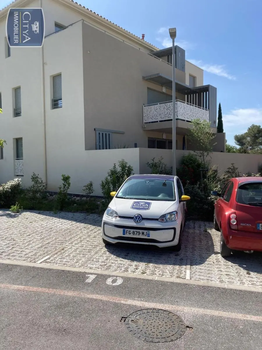 Photo 3 Parking