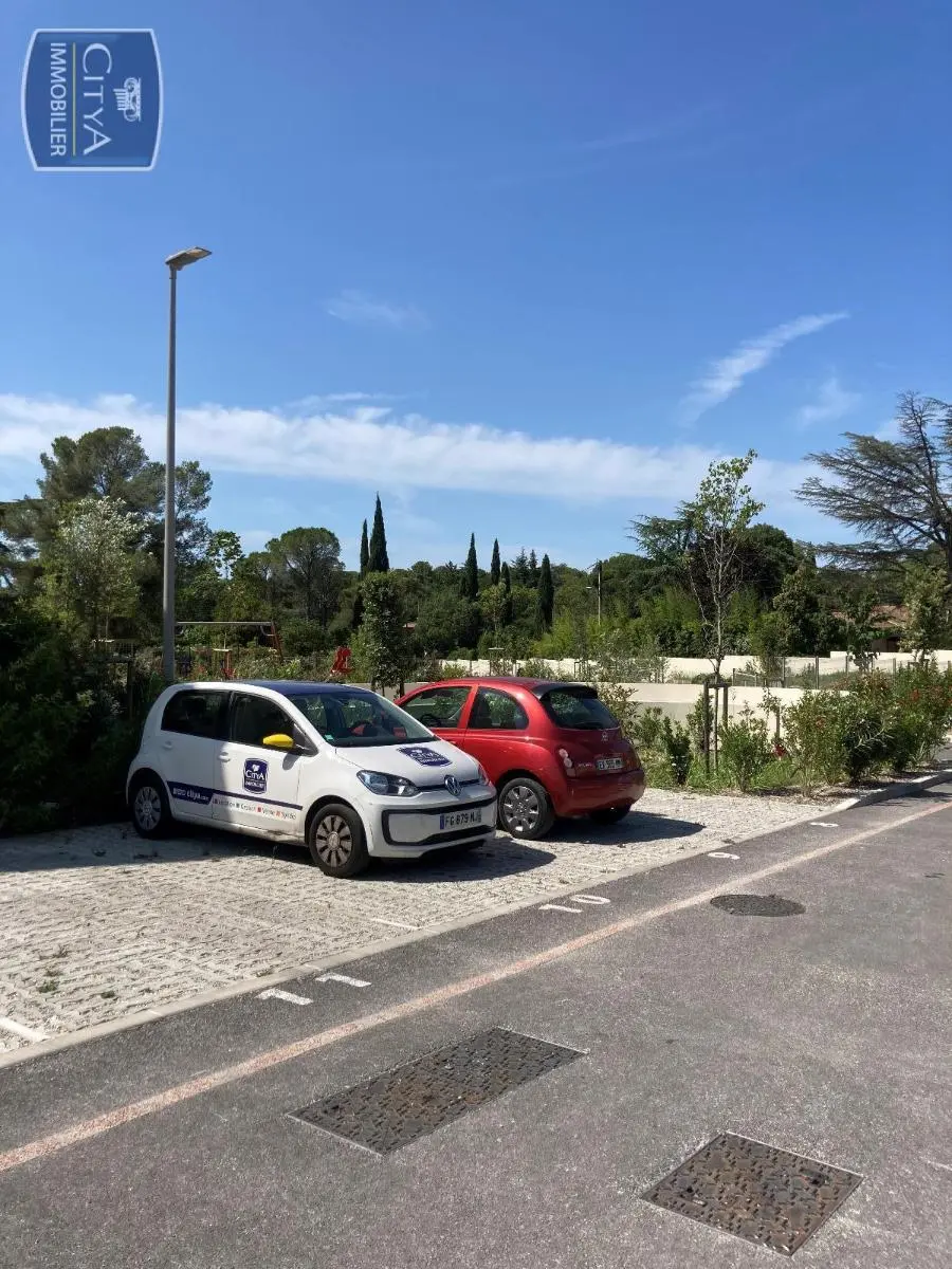 Photo 4 Parking