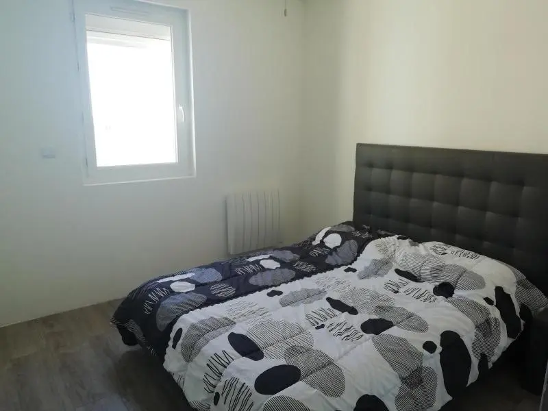 A LOUER NIMES EST - APPARTEMENT T3 MEUBLE - CLIMATISATION - CAVE