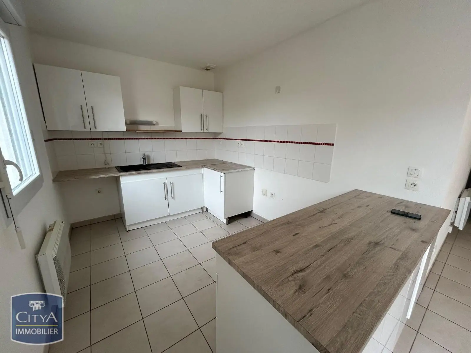 LOCATION RODILHAN 2 CHAMBRES JARDIN PARKING