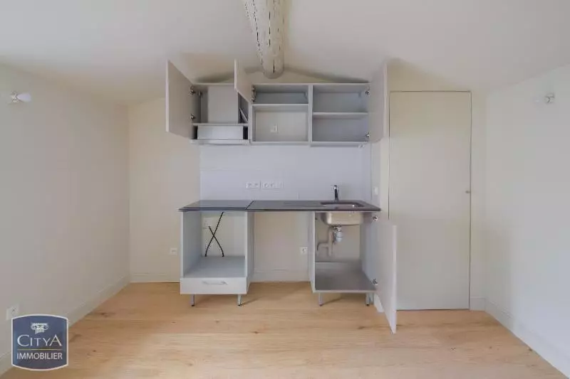 NIMES LOCATION