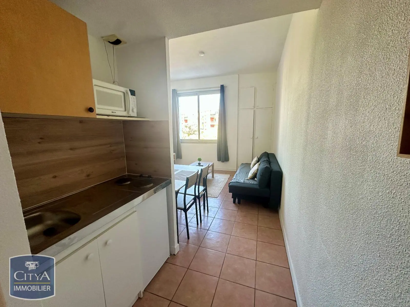 LOCATION STUDIO MEUBLE NIMES -LES JARDINS DE PASTEUR- RESIDENCE AVEC GARDIEN - PARKING - ASCENSEUR - LAVERIE - PROCHE ECOLES SUPERIEURE DU SITE EERIE