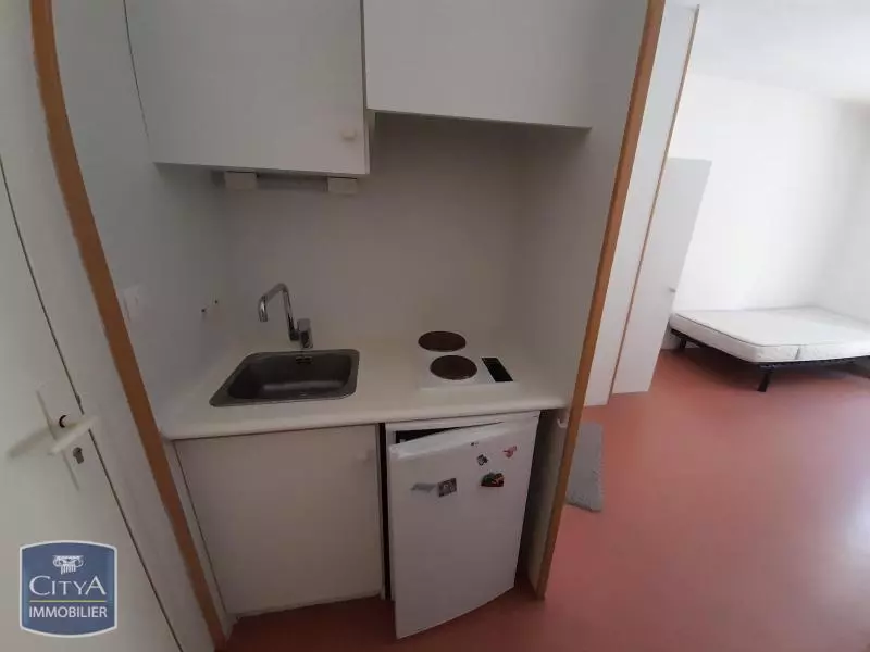 EXCLUSIVITE LOCATION - STUDIO MEUBLE  - NIMES - RESIDENCE ETUDIANTE AVEC GARDIEN - CENTRE VILLE - PROCHE LYCEE DAUDET ET FACULTE VAUBAN