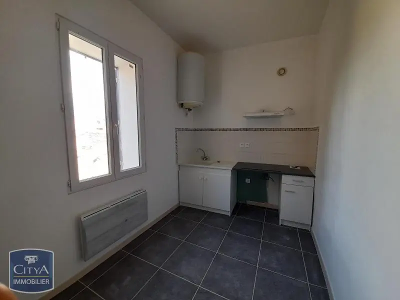 À LOUER - T1- NIMES - CENTRE VILLE - PROCHE JEAN JAURES