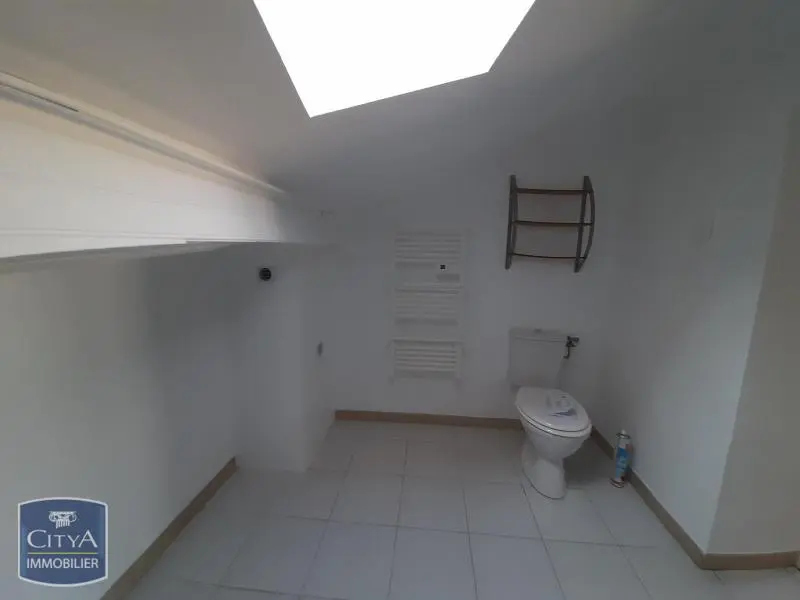 À LOUER - T1- NIMES - CENTRE VILLE - PROCHE JEAN JAURES