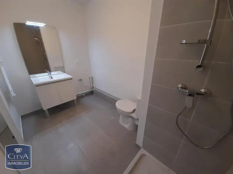 appartement de type 2 terrasse et parking secteur capouchiné
