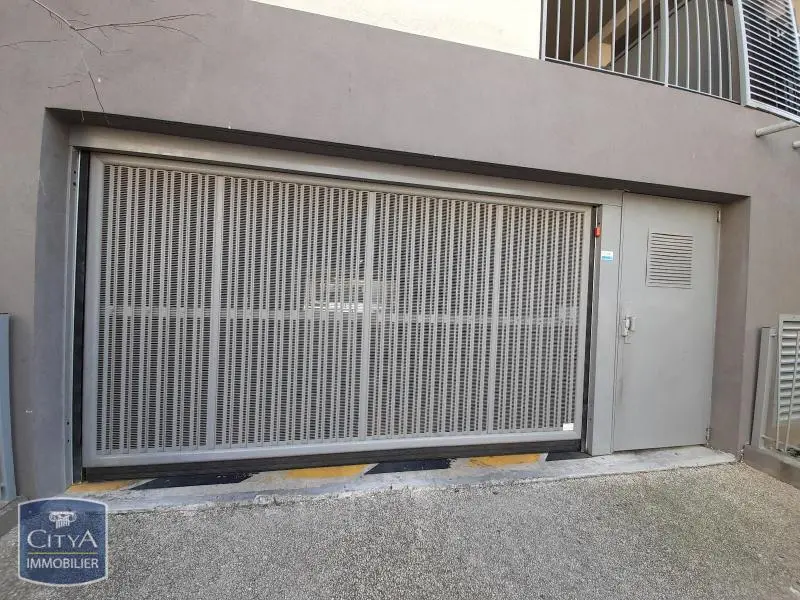 Photo 2 Parking