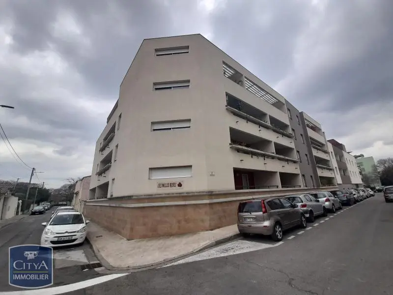 LOCATION - NIMES - T2 - PLACE SEVERINE  - TERRASSE - GARAGE - CLIMATISATION arking  t2 p2