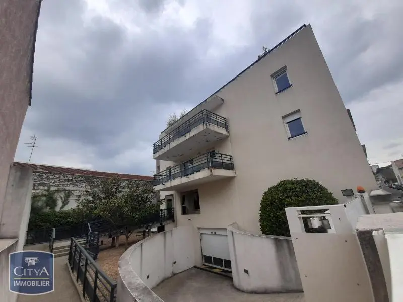 LOCATION - NIMES - T2 - PLACE SEVERINE  - TERRASSE - GARAGE - CLIMATISATION