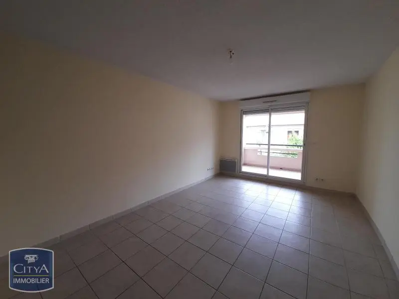 LOCATION - NIMES - T2 - PLACE SEVERINE  - TERRASSE - GARAGE - CLIMATISATION