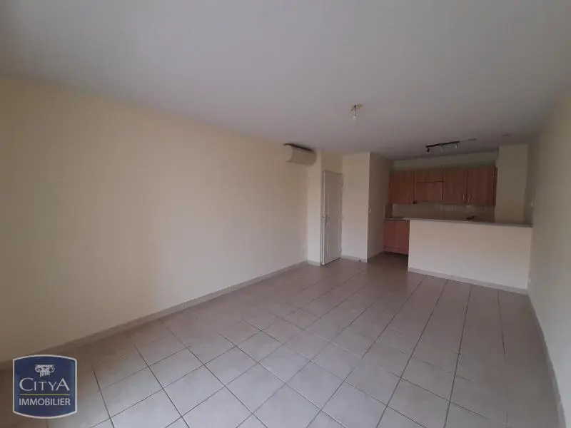 LOCATION - NIMES - T2 - PLACE SEVERINE  - TERRASSE - GARAGE - CLIMATISATION