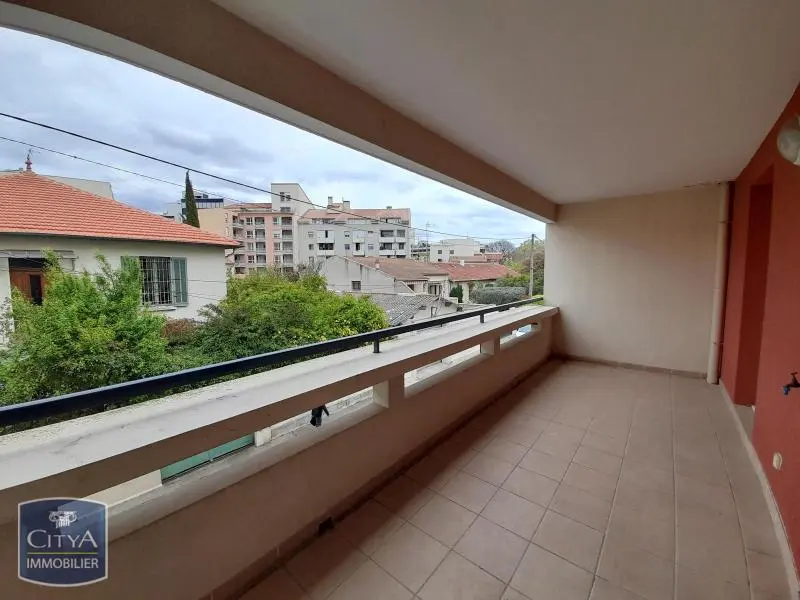 LOCATION - NIMES - T2 - PLACE SEVERINE  - TERRASSE - GARAGE - CLIMATISATION