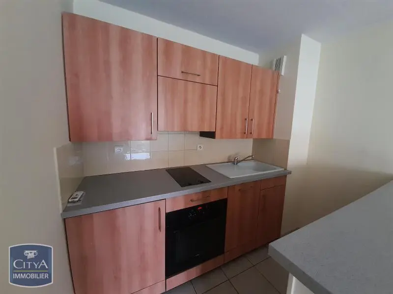 LOCATION - NIMES - T2 - PLACE SEVERINE  - TERRASSE - GARAGE - CLIMATISATION