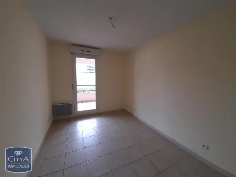 LOCATION - NIMES - T2 - PLACE SEVERINE  - TERRASSE - GARAGE - CLIMATISATION