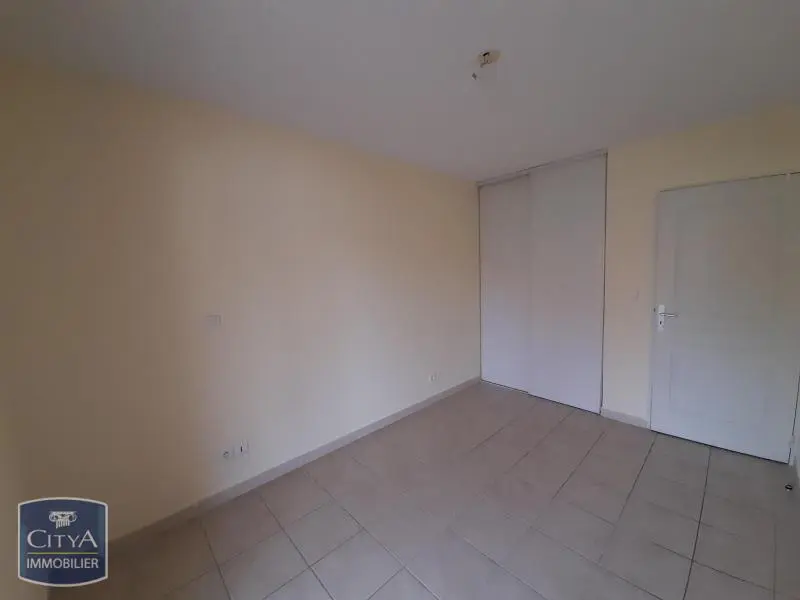 LOCATION - NIMES - T2 - PLACE SEVERINE  - TERRASSE - GARAGE - CLIMATISATION