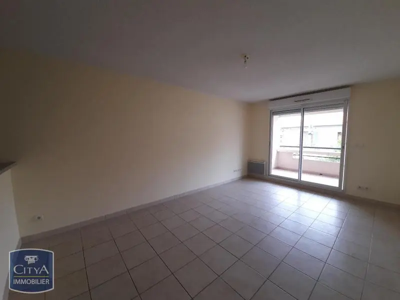 LOCATION - NIMES - T2 - PLACE SEVERINE  - TERRASSE - GARAGE - CLIMATISATION