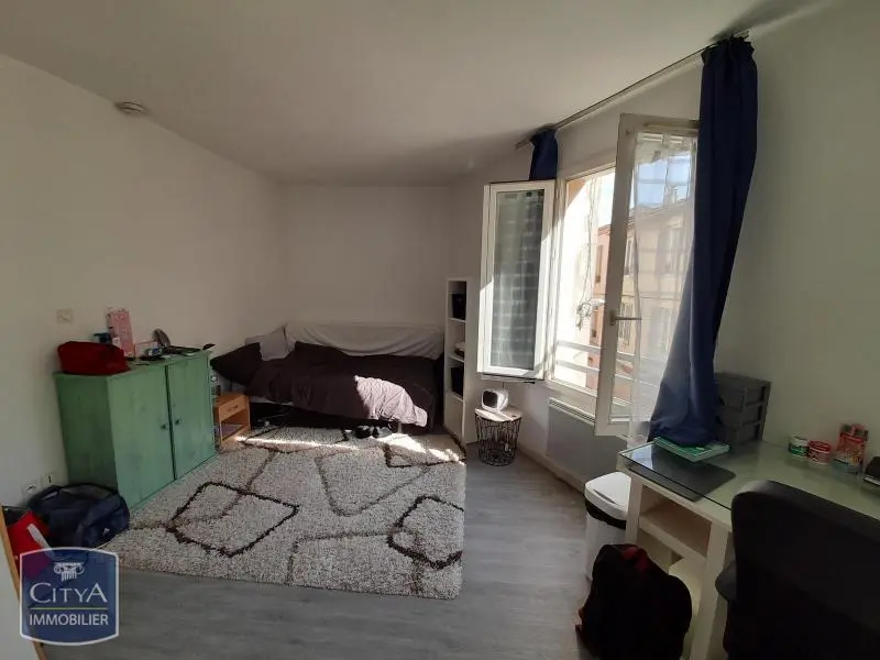 STUDIO MEUBLE - CENTRE VILLE - NIMES PROCHE DAUDET - RÉSIDENCE AVEC GARDIEN