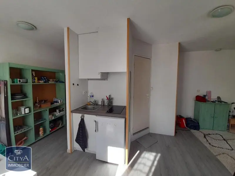 STUDIO MEUBLE - CENTRE VILLE - NIMES PROCHE DAUDET - RÉSIDENCE AVEC GARDIEN