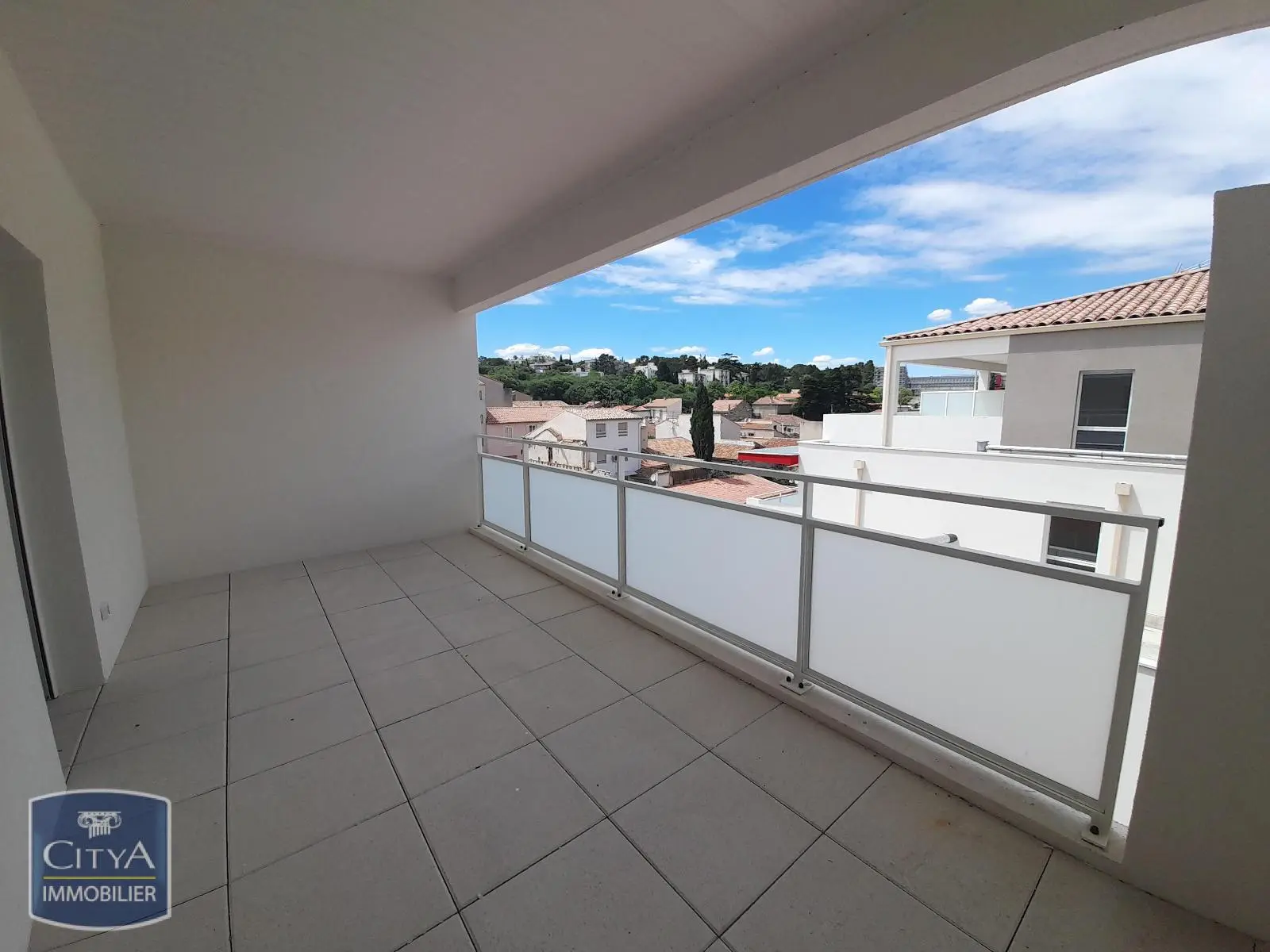 RÉSIDENCE RECENTE DE STANDING - EXCLUSIVITÉ - NIMES - LOCATION T3 - DEUX TERRASSES - DEUX PARKINGS - QUARTIER JEAN JAURES