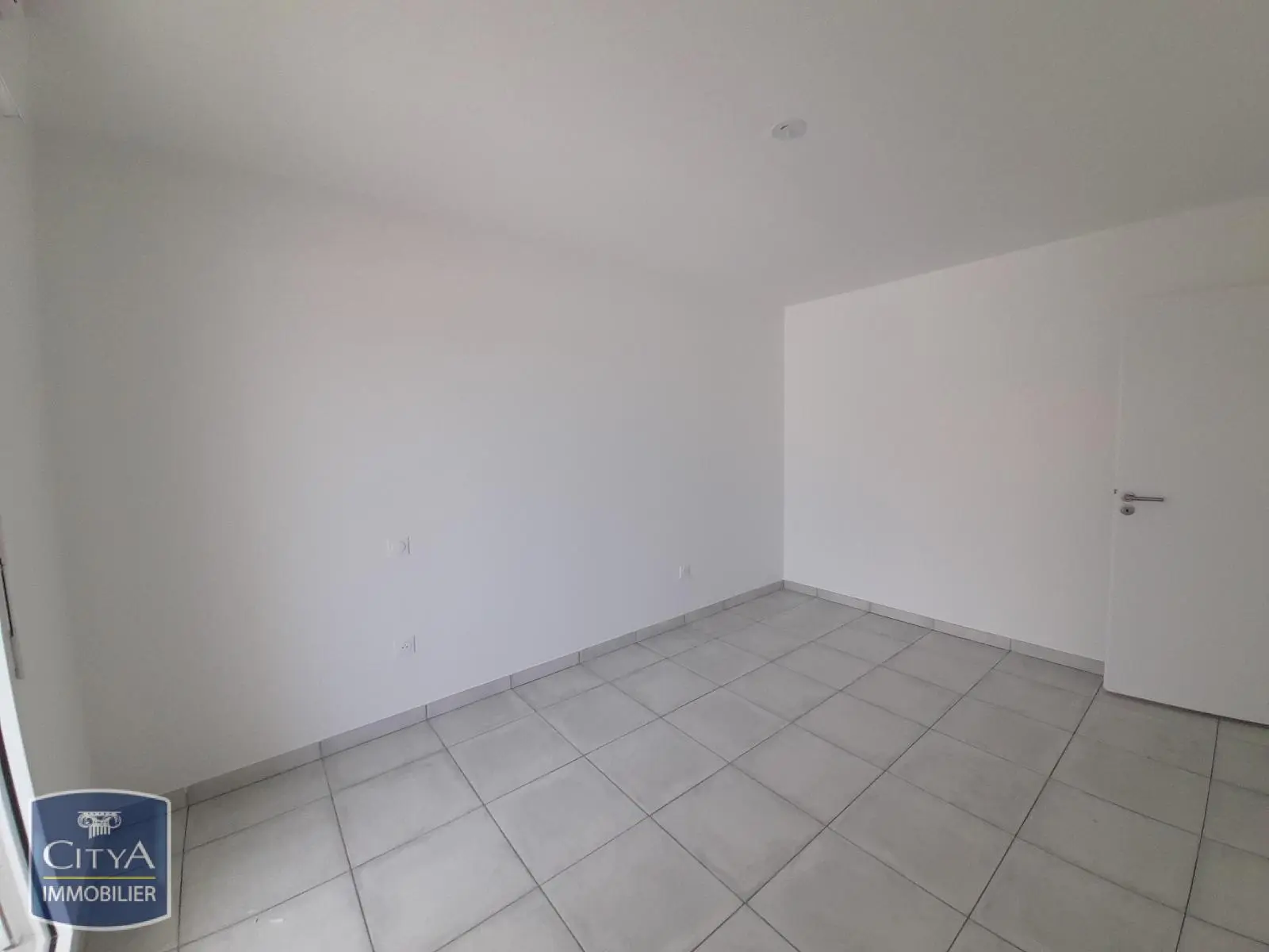 RÉSIDENCE RECENTE DE STANDING - EXCLUSIVITÉ - NIMES - LOCATION T3 - DEUX TERRASSES - DEUX PARKINGS - QUARTIER JEAN JAURES
