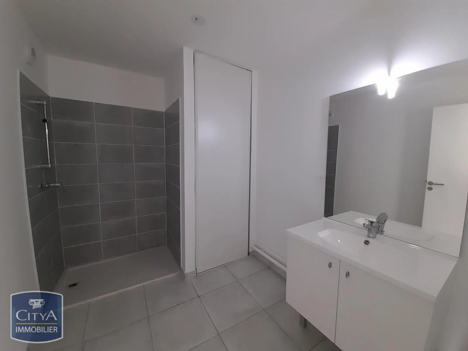 RÉSIDENCE RECENTE DE STANDING - EXCLUSIVITÉ - NIMES - LOCATION T3 - DEUX TERRASSES - DEUX PARKINGS - QUARTIER JEAN JAURES