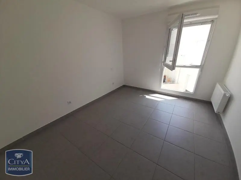 t3 location standing gare parking terrasse