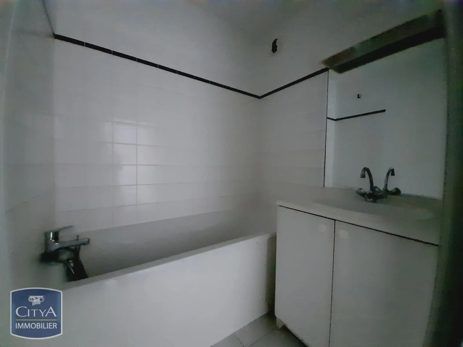 LOCATION NIMES VACQUEROLLES P2 RÉSIDENCE CALME SÉCURISÉ PARKING BALCON
