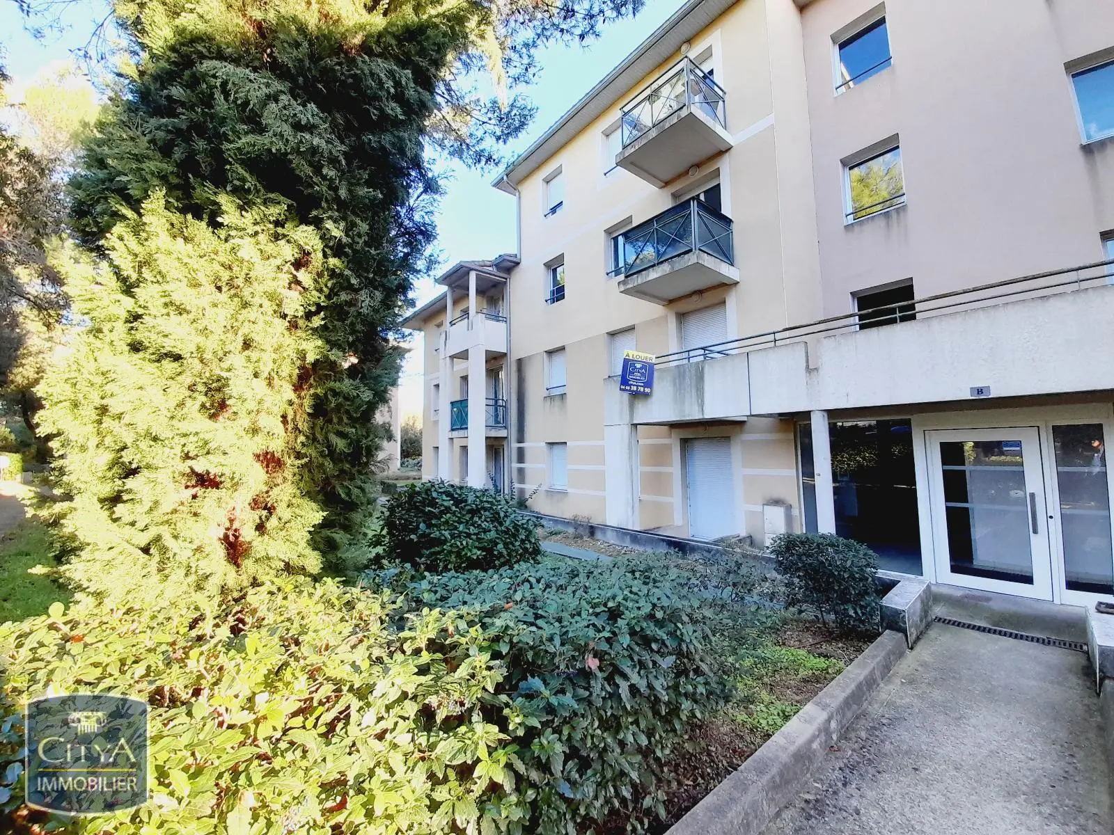 LOCATION NIMES VACQUEROLLES P2 RÉSIDENCE CALME SÉCURISÉ PARKING BALCON