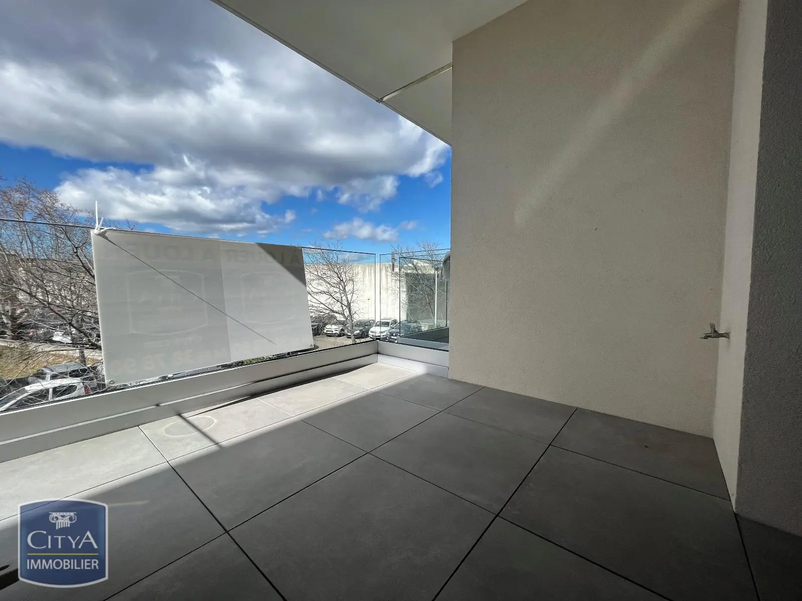 LOCATION P2 NIMES RESIDENCE SECURISEE PARKING TERRASSE CLIMATISATION PROCHE CENTRE VILLE ET ACCES GRANDS AXES ROUTIERS