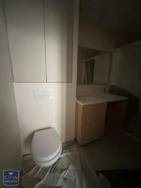 LOCATION - NIMES - T2 - CENTRE ECUSSON - APPARTEMENT ENTIEREMENT RENOVEE