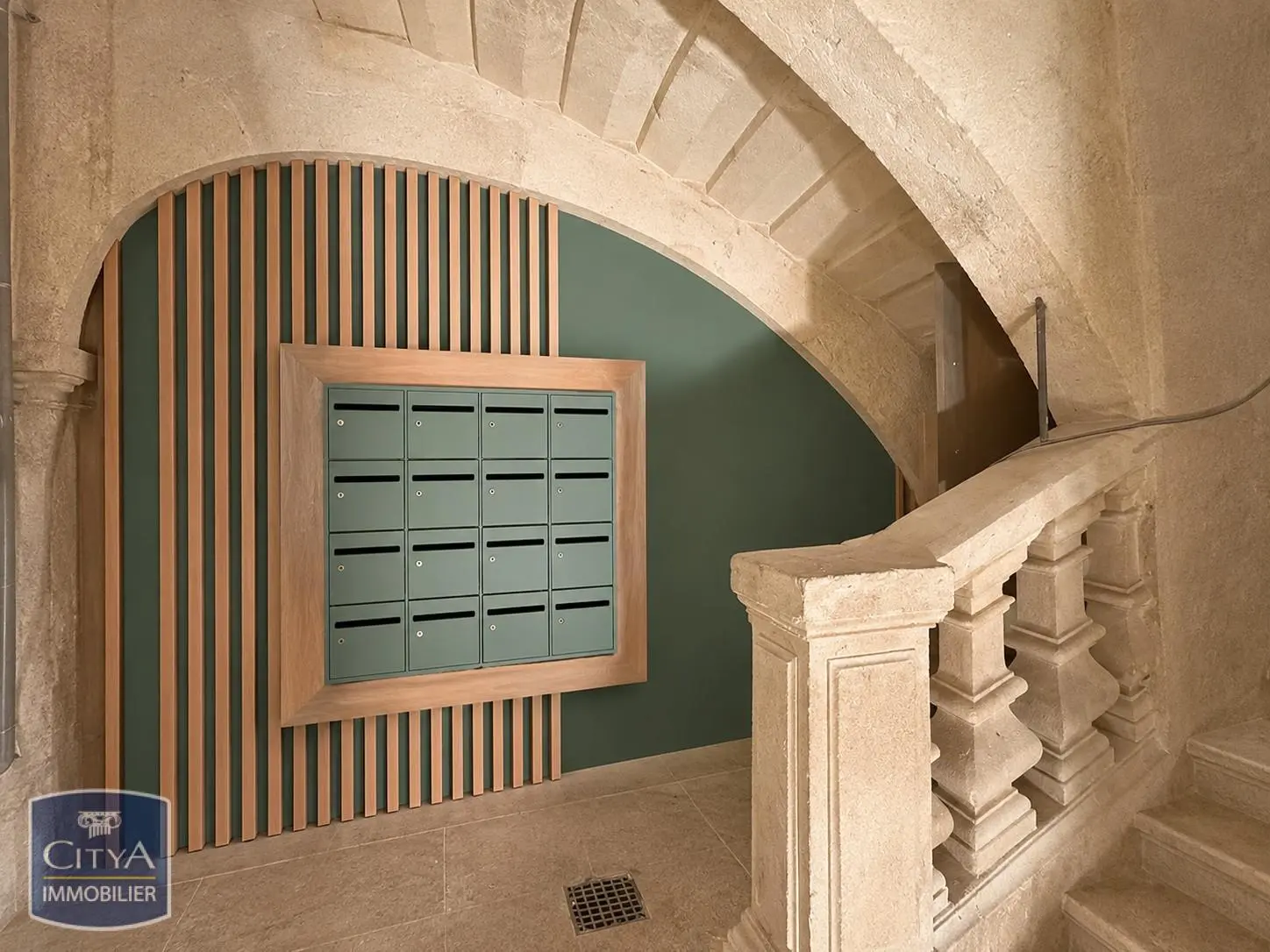 A LOUER LOGEMENT MODERNE CHARME ANCIEN