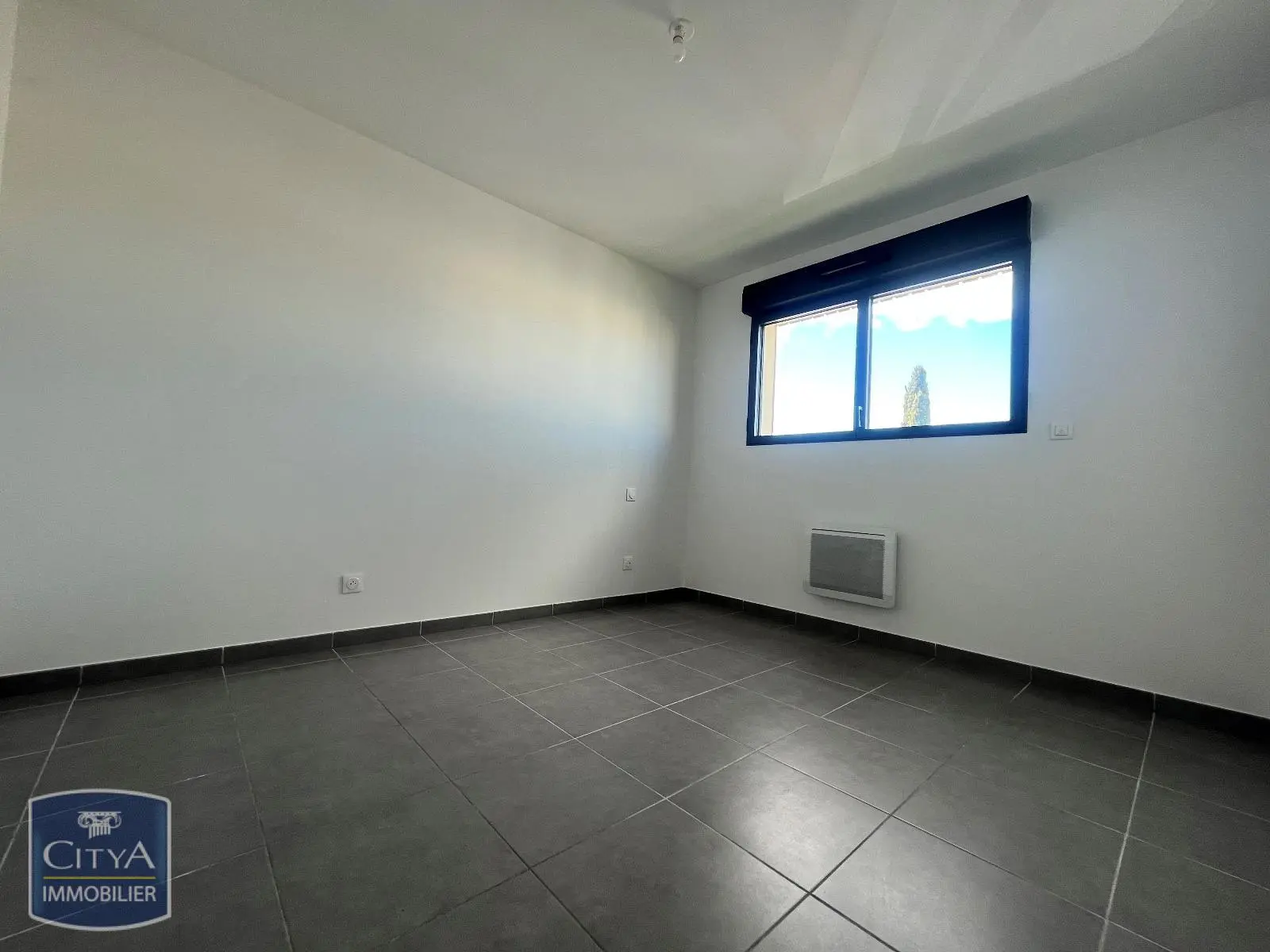 LOCATION P2 NIMES RESIDENCE SECURISEE PARKING TERRASSE CLIMATISATION PROCHE CENTRE VILLE ET ACCES GRANDS AXES ROUTIERS
