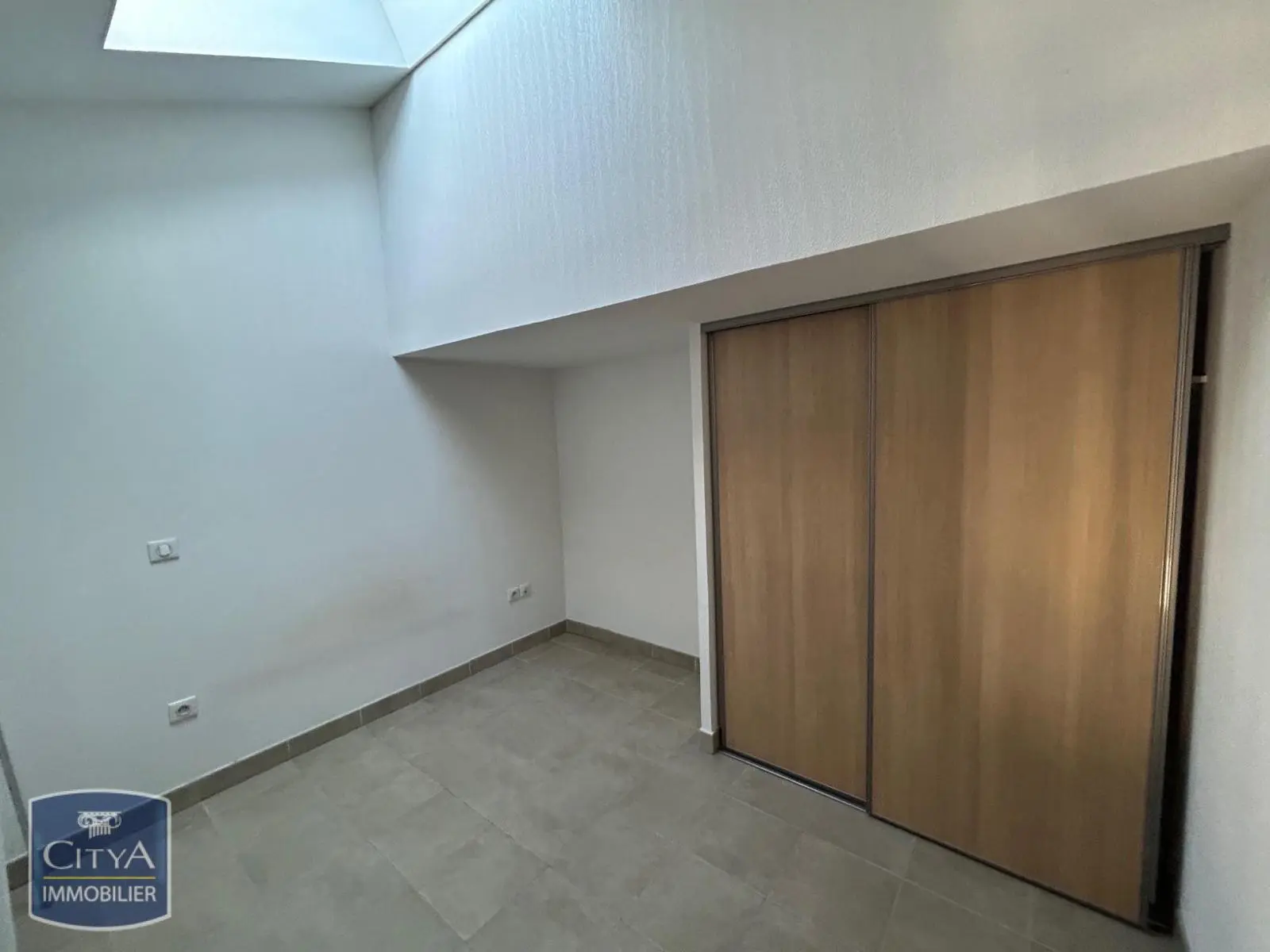 LOCATION - NIMES - T3 - CAPOUCHINE - PARKING - TERRASSE