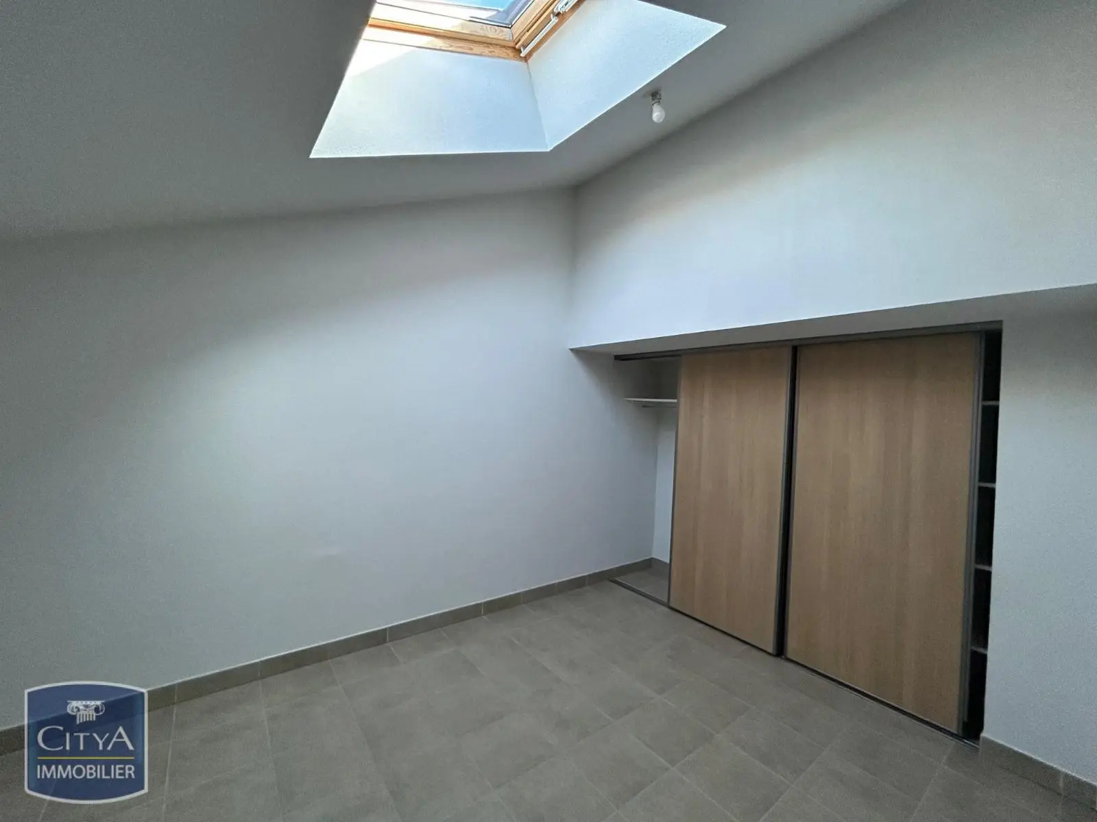 LOCATION - NIMES - T3 - CAPOUCHINE - PARKING - TERRASSE