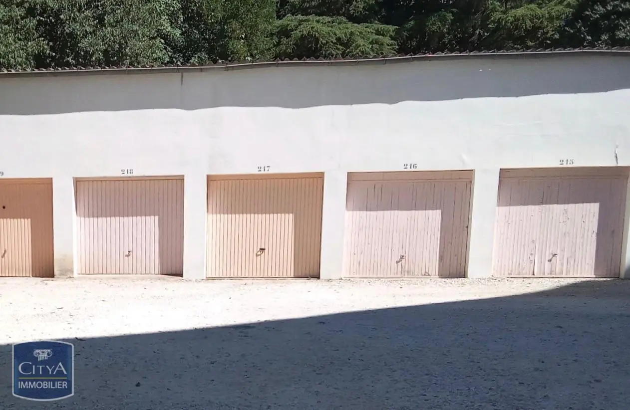 Photo 1 Parking