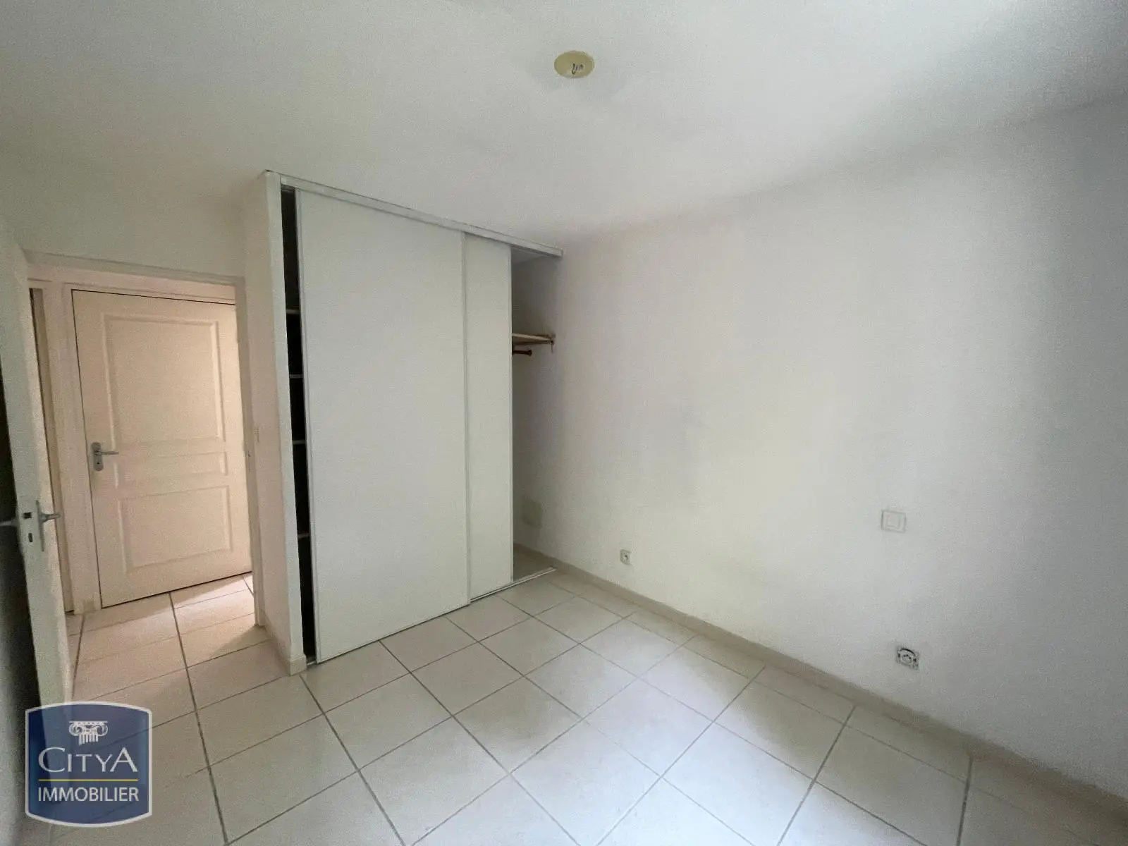 location nimes est t2 courbessac parking