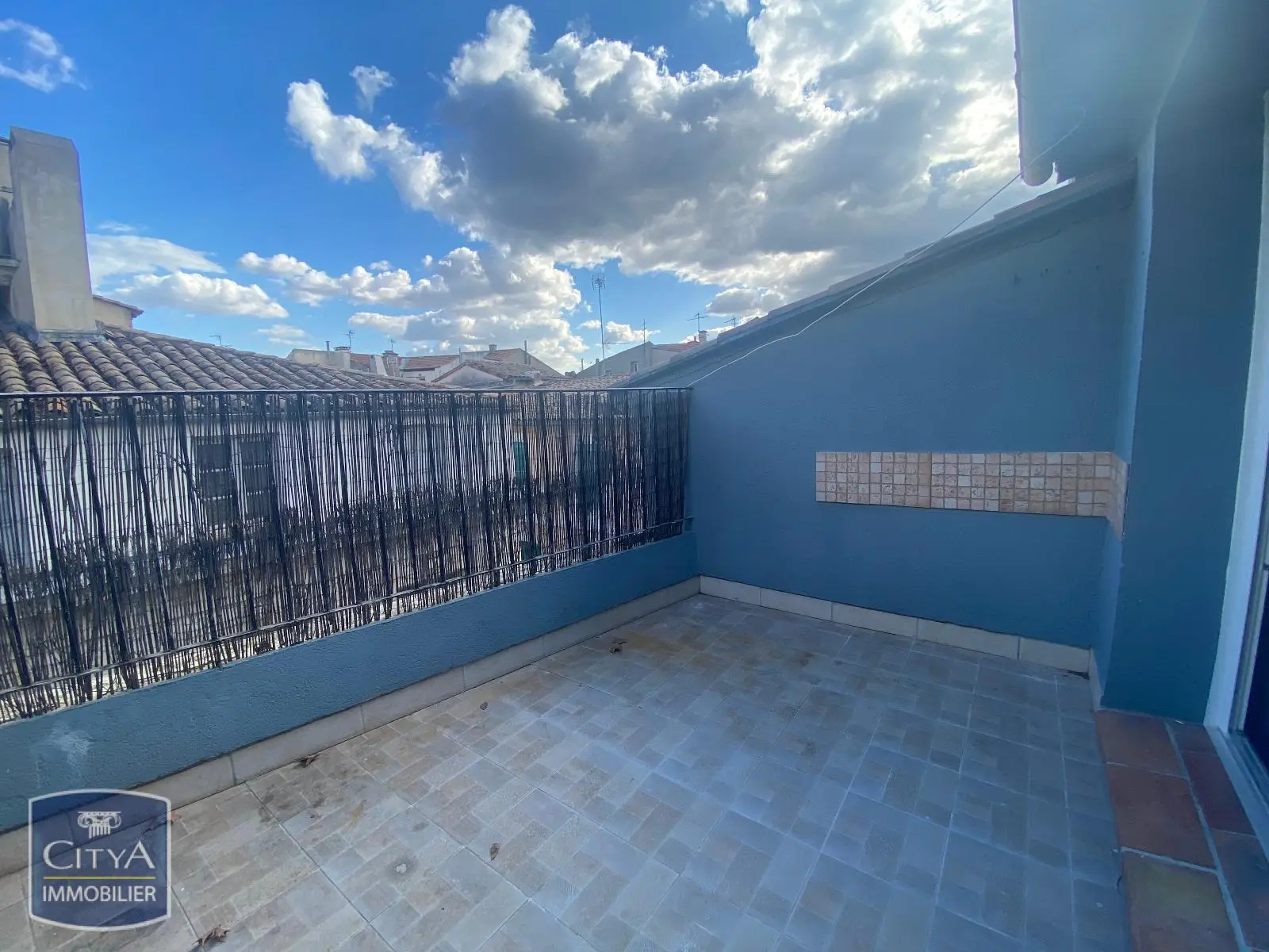 A LOUER T2 BIS  MEUBLE  COUPOLE CLIMATISATION TERRASSE