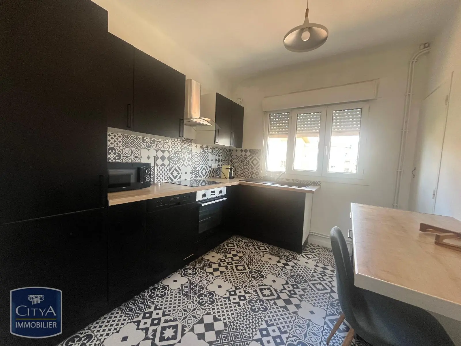 LOCATION NIMES P4 MEUBLE - CLIMATISATION - QUARTIER BOULEVARD TALABOT - PROCHE GARE
