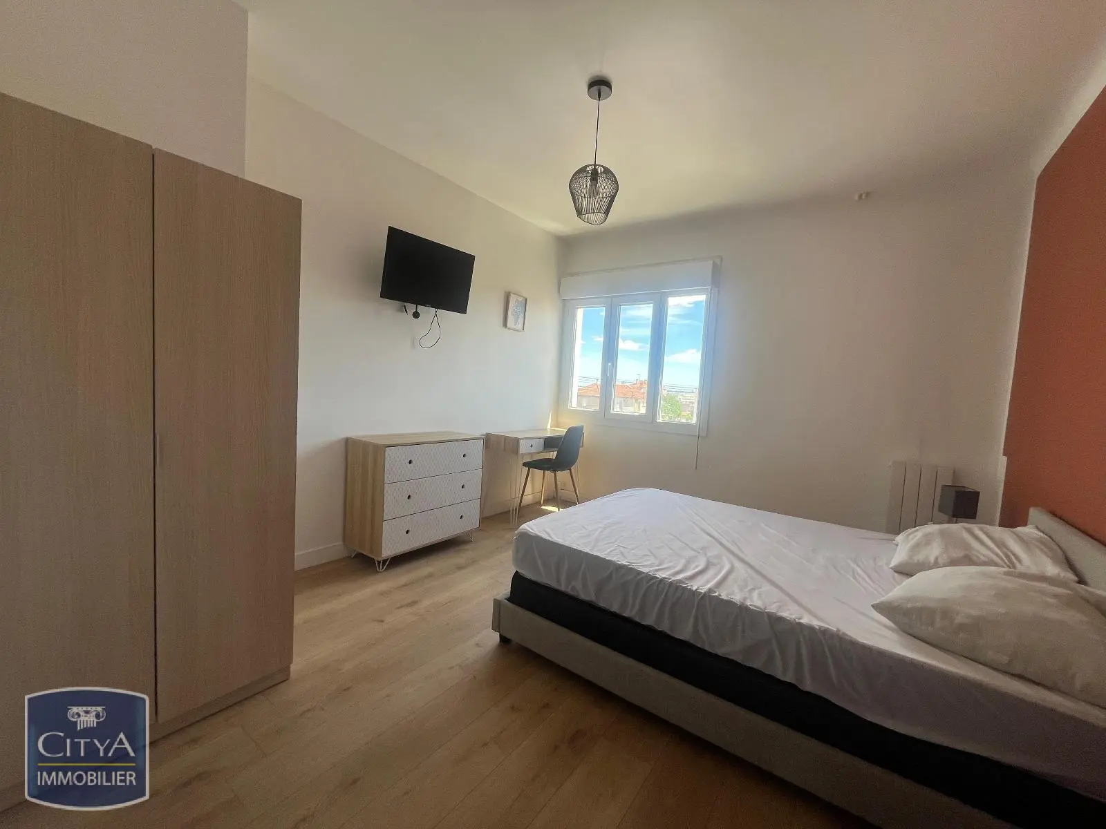 LOCATION NIMES P4 MEUBLE - CLIMATISATION - QUARTIER BOULEVARD TALABOT - PROCHE GARE